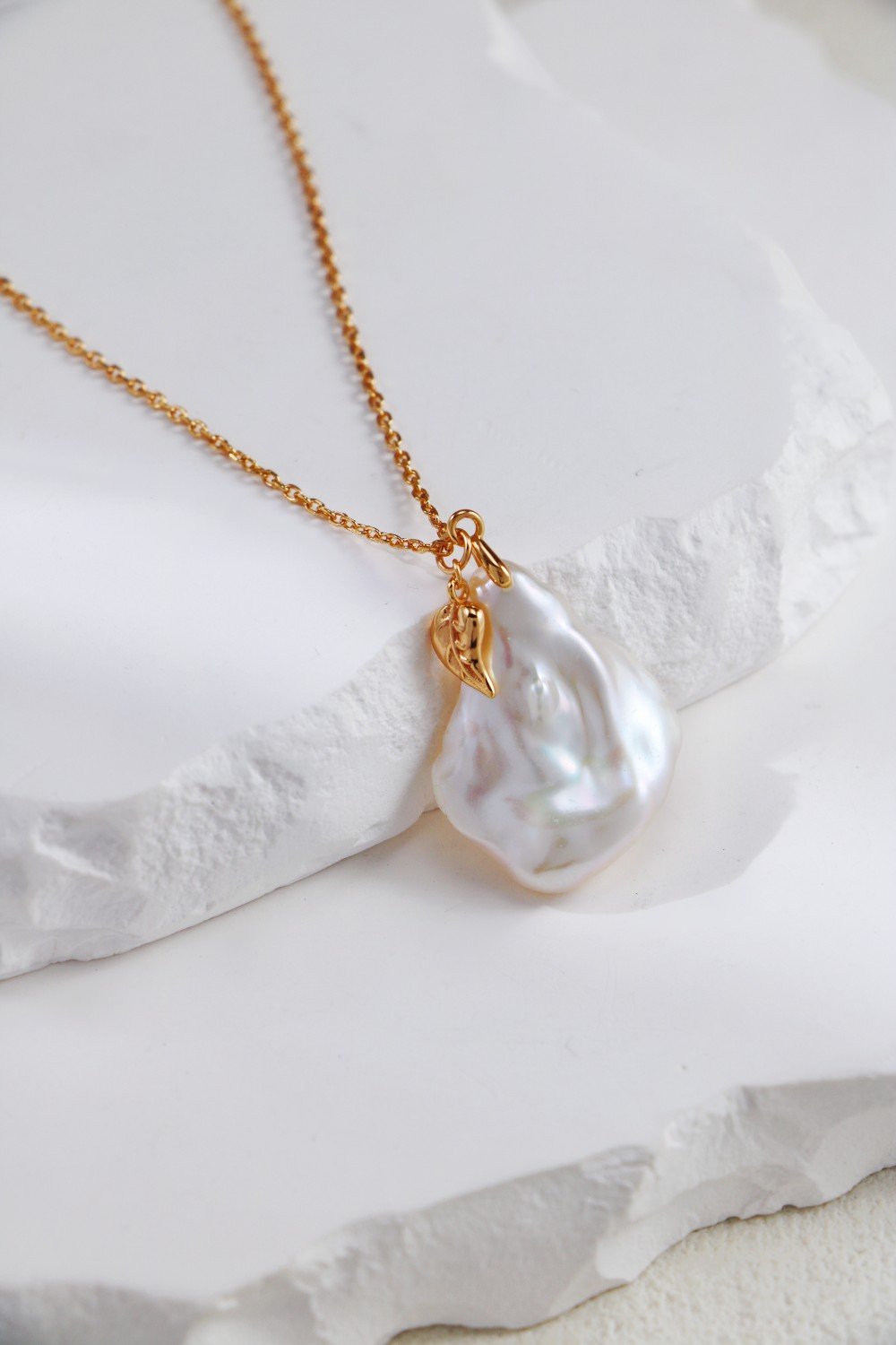 S925 silver pearl petal necklace on collarbone
