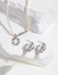 Silk-Inspired S925 Silver Pearl Necklace – Fluid Ribbon Design with Natural Pearls - Image 5