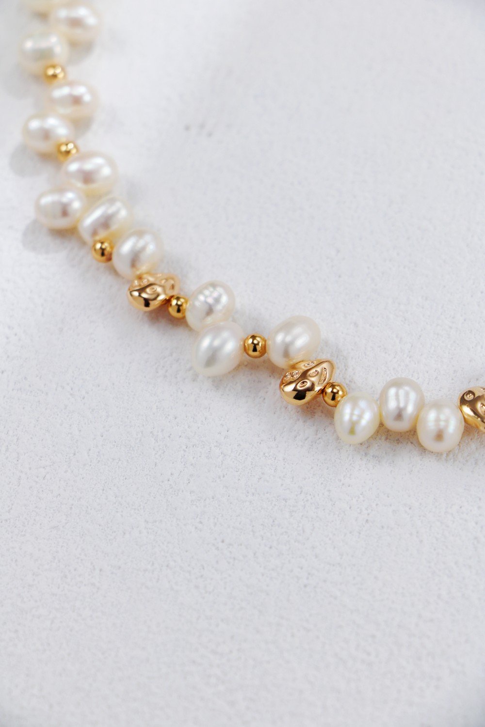 Elegant natural pearl necklace | S925 vintage gold detailing - Image 4