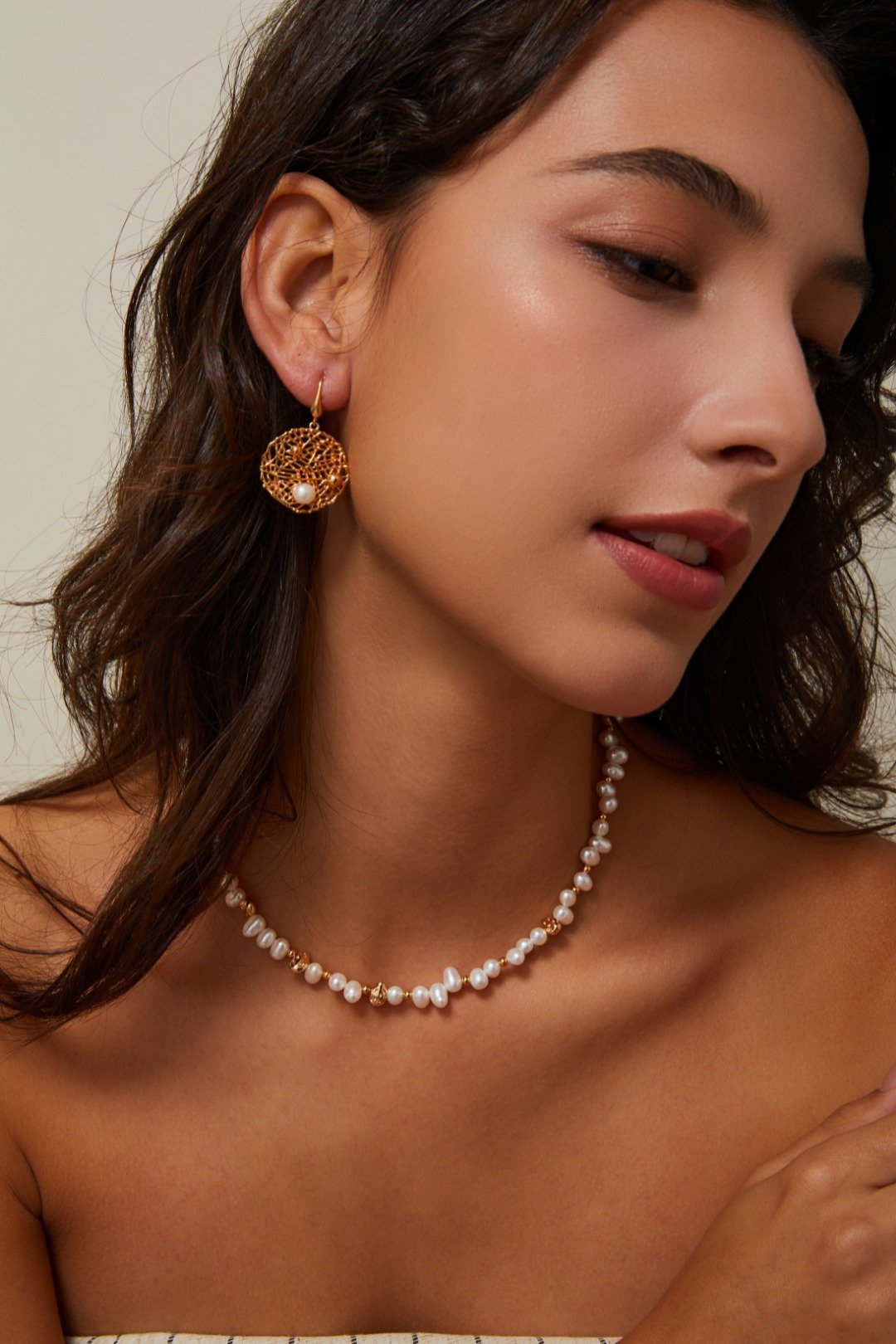 S925 silver hollow metal statement pearl earrings modern artistic dangle jewelry