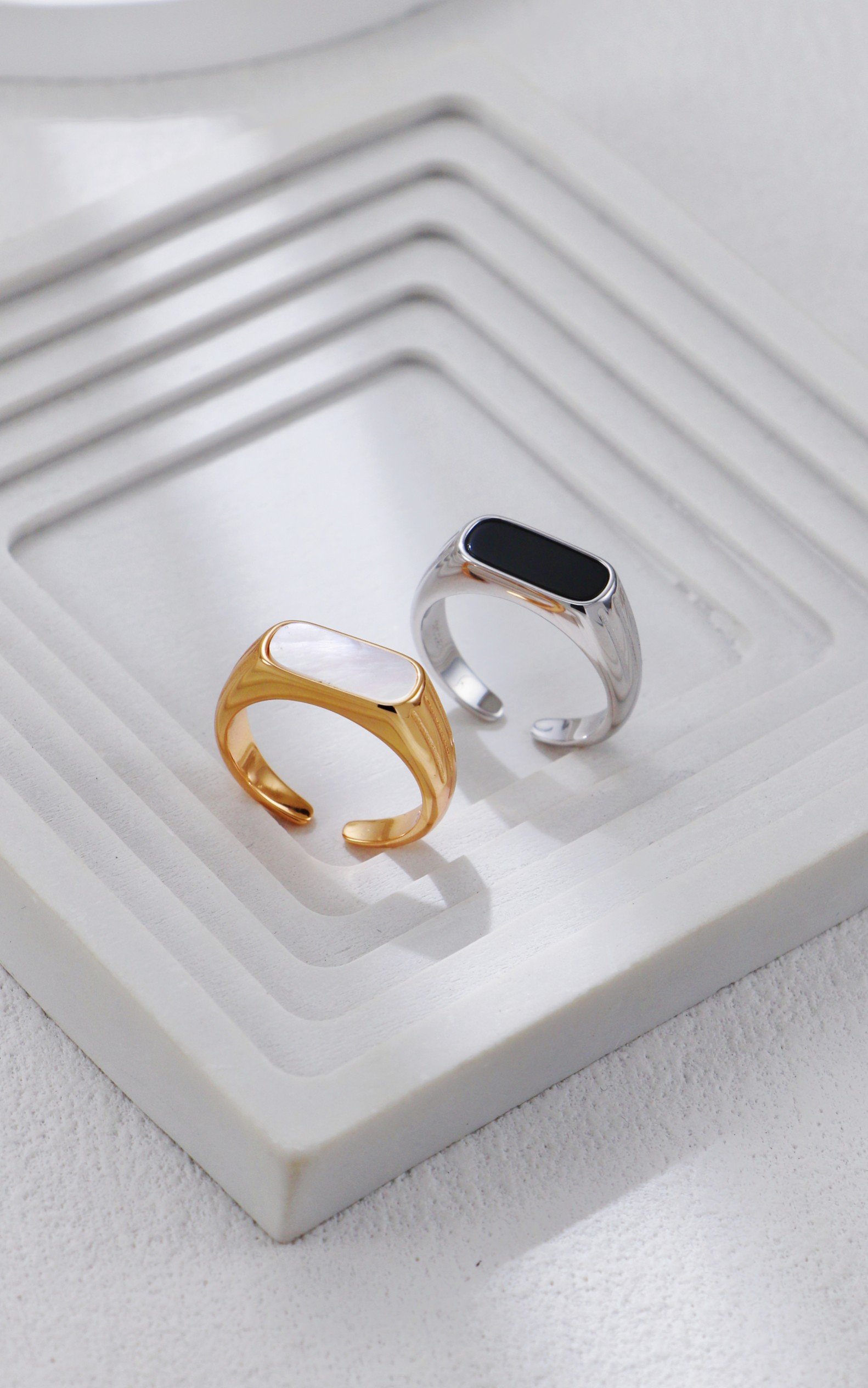 S925 silver adjustable ring with black agate and white shell inlays, minimalist open band design