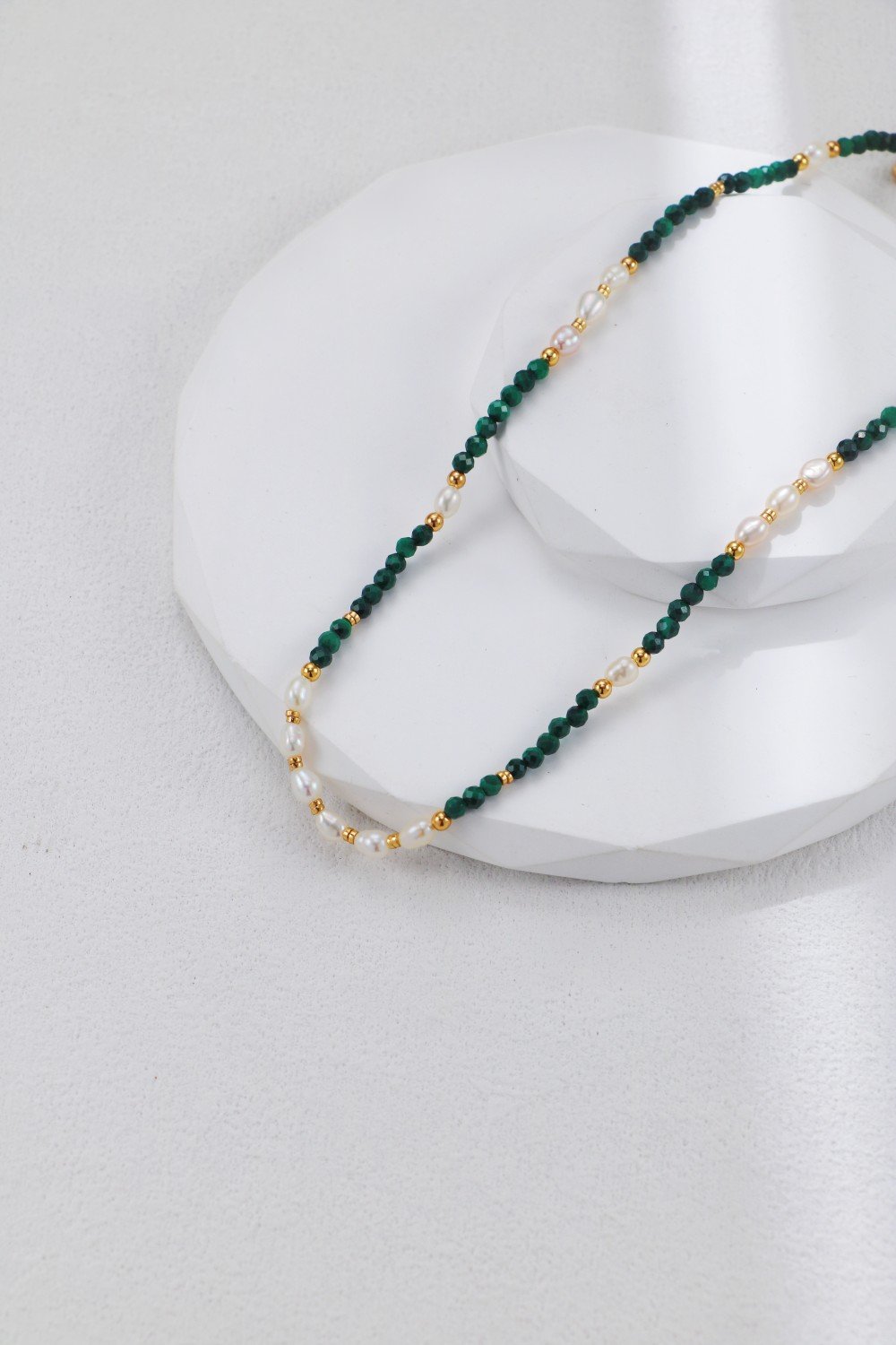 S925 silver vintage gold malachite and freshwater pearl necklace with beaded design