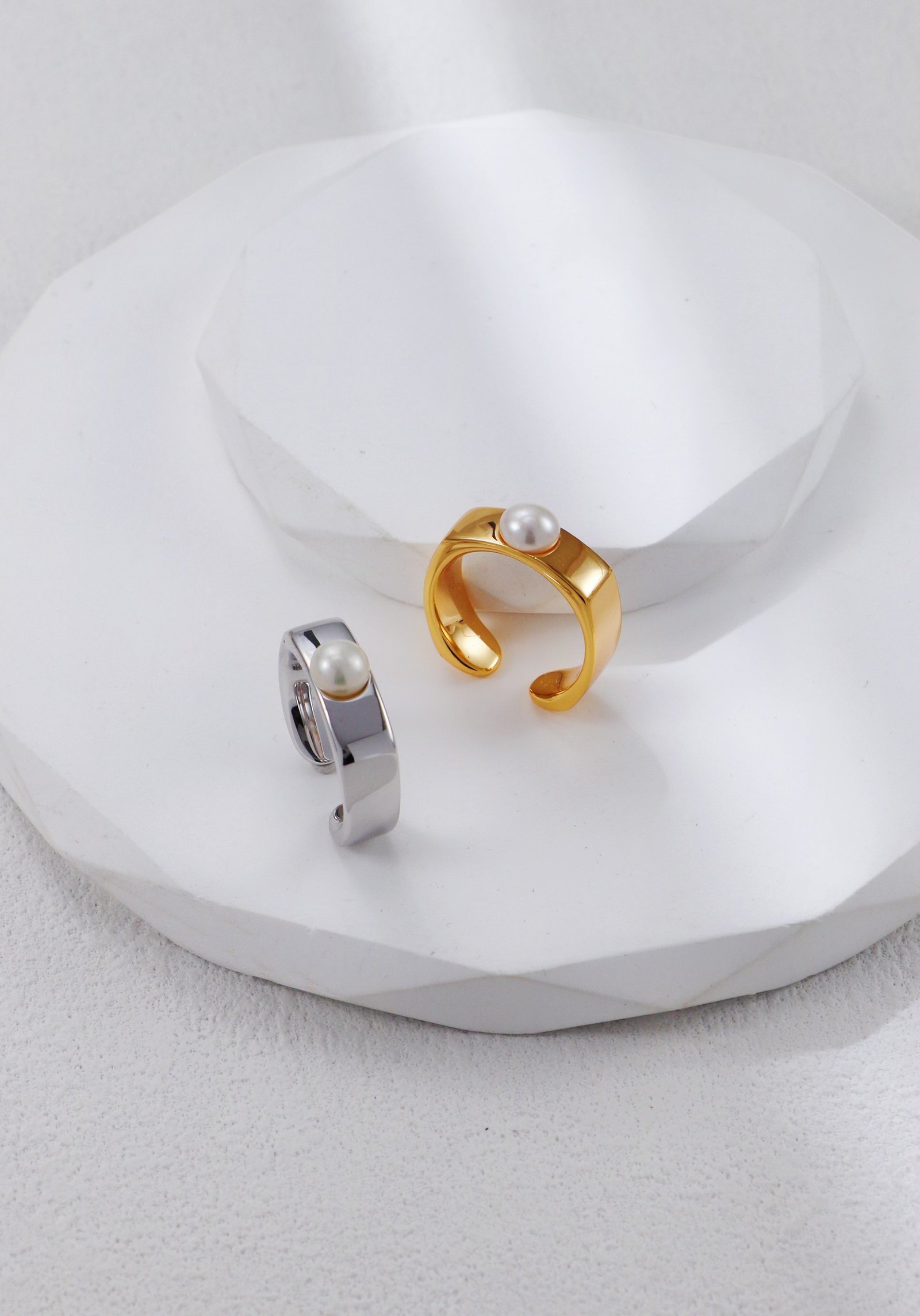 Sterling silver modern pearl ring | Timeless everyday elegance