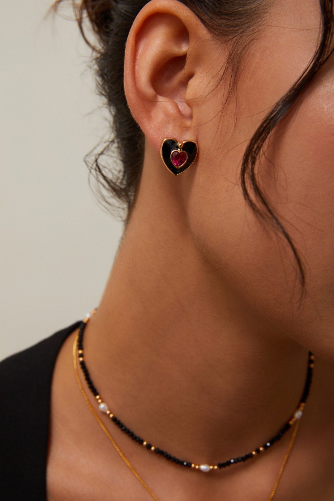S925 silver vintage gold black enamel heart earrings with red corundum gemstone