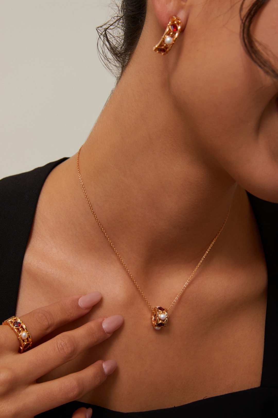 S925 vintage gold necklace with red zirconium and pearl accents, retro charm pendant on gold chain