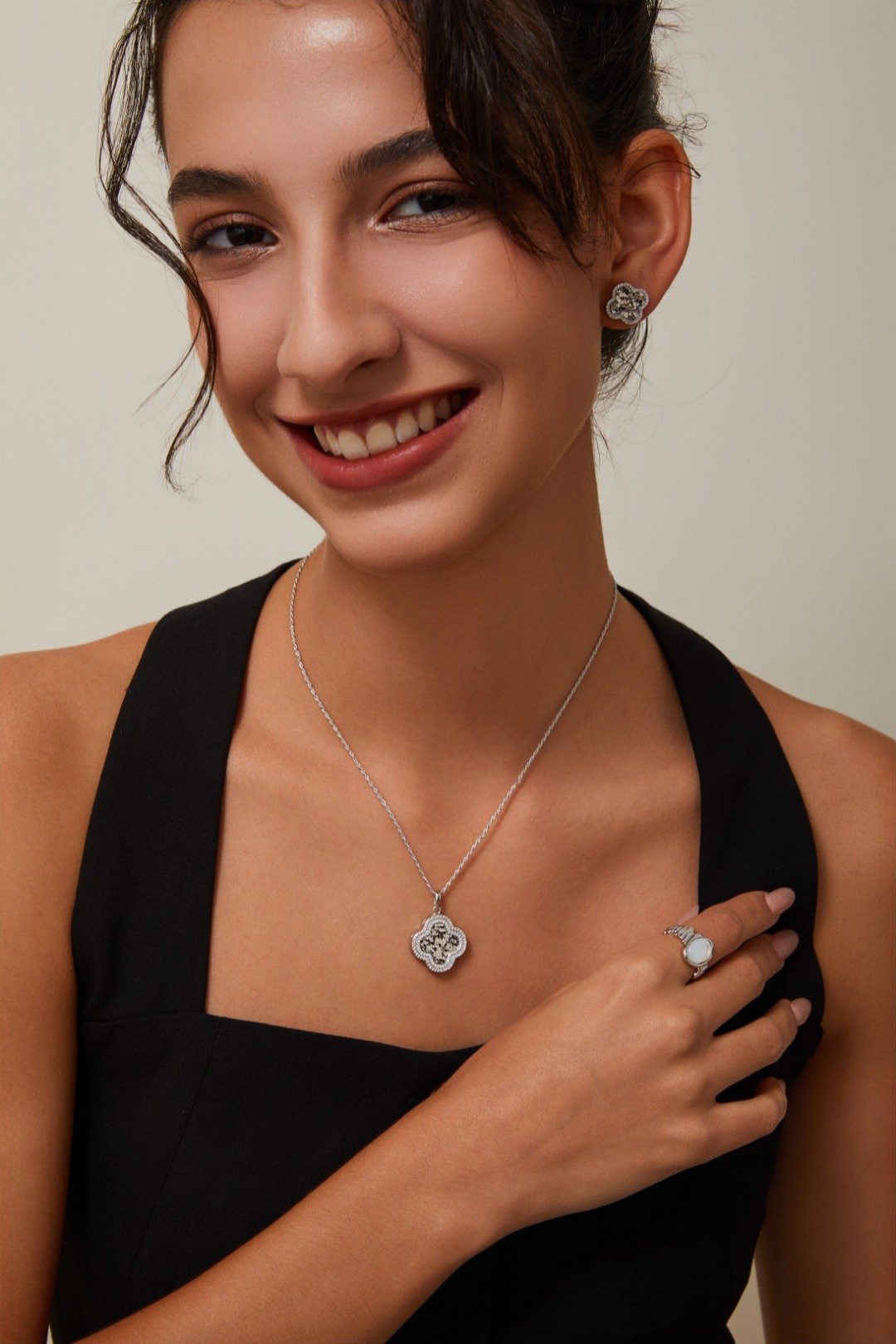S925 silver four-leaf clover CNC engraved zircon necklace in gold and silver