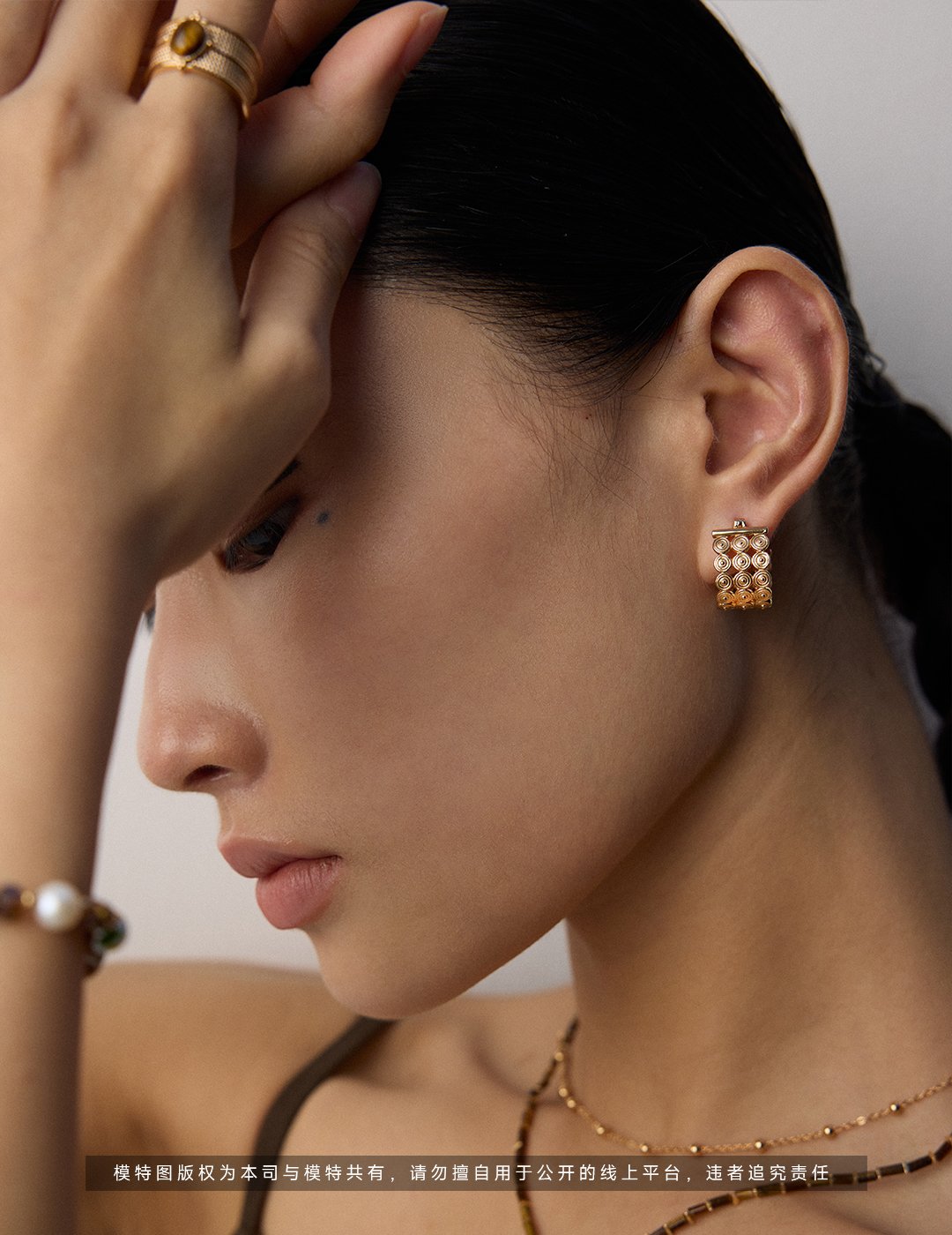 Textured Circle Hoop Earrings | S925 Silver Retro Gold & White Gold - Image 3