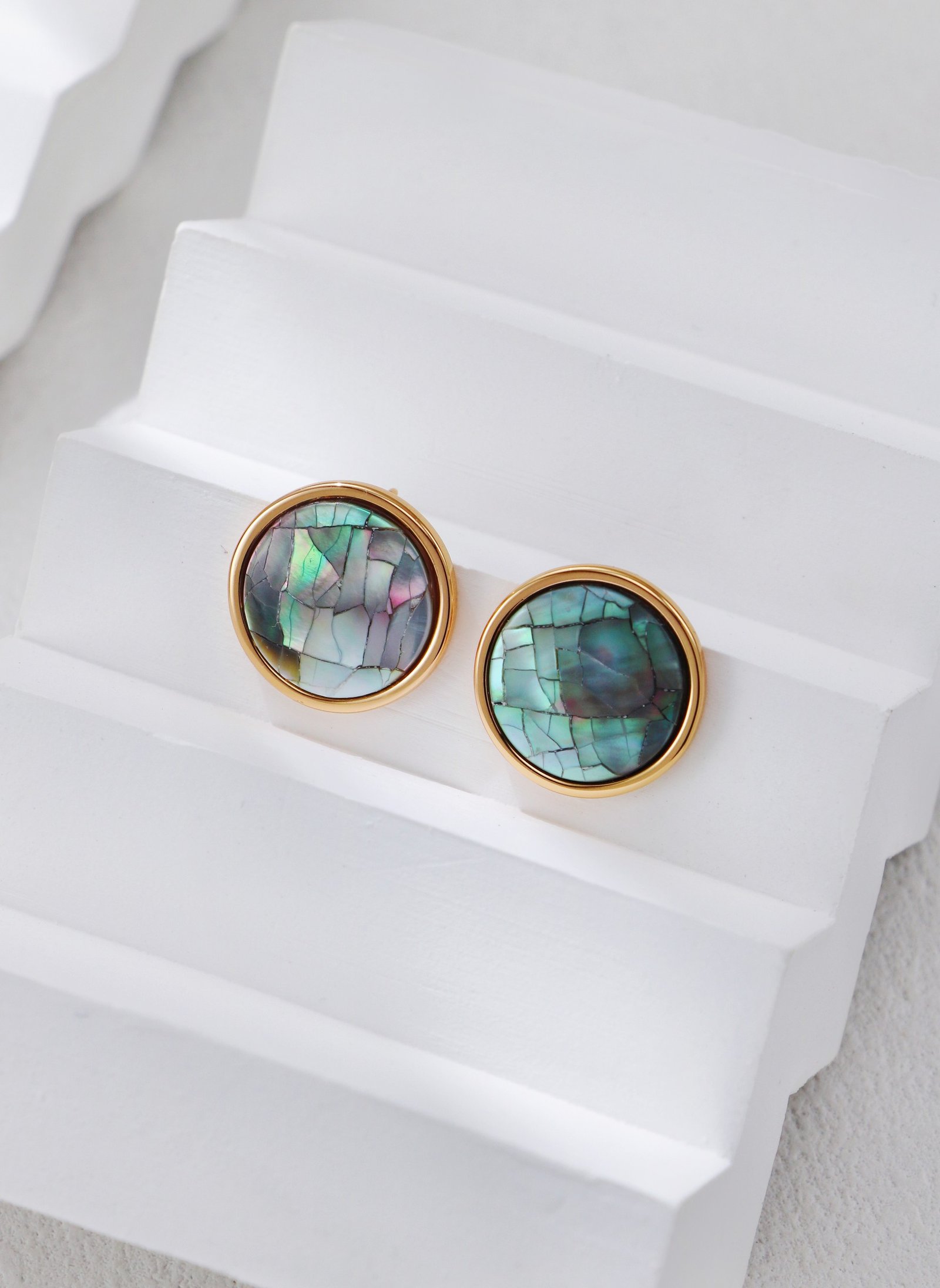 S925 silver vintage gold round stud earrings with cracked abalone shell inlay