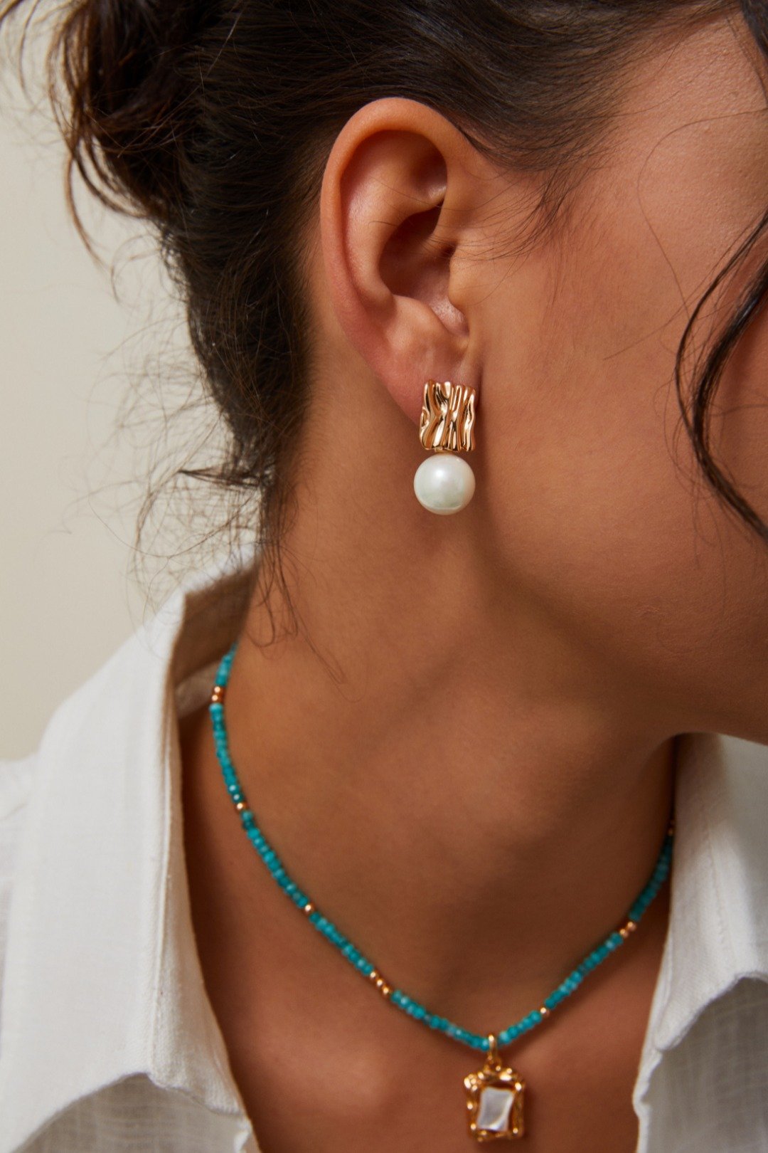 S925 silver and gold pearl drop earrings with textured geometric design